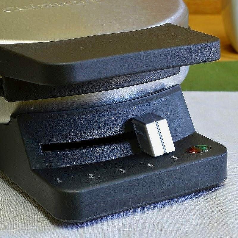 【美品】クイジナート ワッフルメーカー 4枚焼 丸型 BPAフリー 家庭用 クイジナート ワッフルメーカー 4枚焼 丸型 BPAフリー