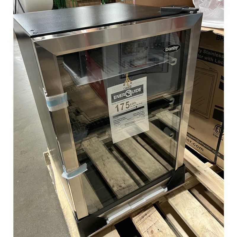 ミニバー冷蔵庫オフィス事務所95缶（355ml）かっこいいおしゃれダンビー74L幅44.5cmガラスドアホテル客室Danby2.6cu.ft.BeverageCenterDBC026A1BSSDB家電