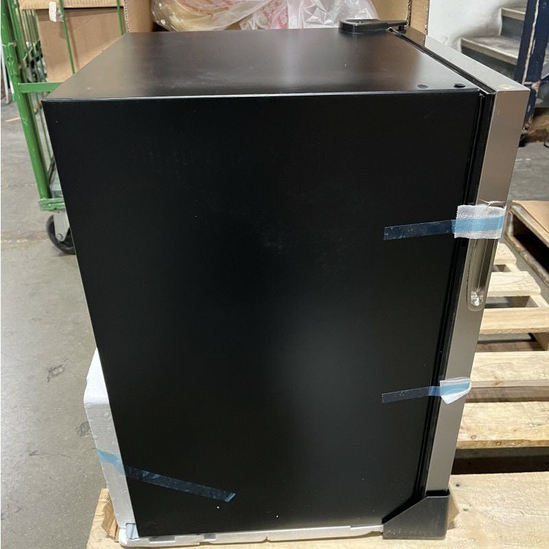 ミニバー冷蔵庫オフィス事務所95缶（355ml）かっこいいおしゃれダンビー74L幅44.5cmガラスドアホテル客室Danby2.6cu.ft.BeverageCenterDBC026A1BSSDB家電