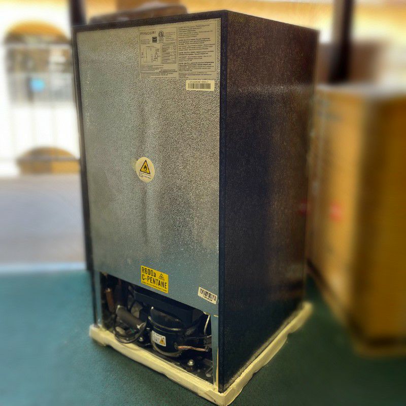 冷蔵庫ミニ90Lステンレスフリッジデール2ドアFrigidaire3.2cuftCompactFridgeSilver2door家電