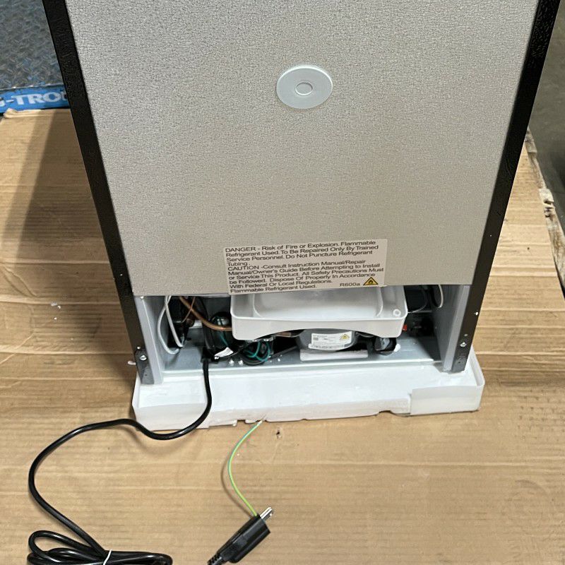 冷蔵庫冷凍庫ミニ90Lフリッジデール2ドアレトロFrigidaireRetro3.2CuFtTwoDoorCompactRefrigeratorwithFreezerEFR840家電