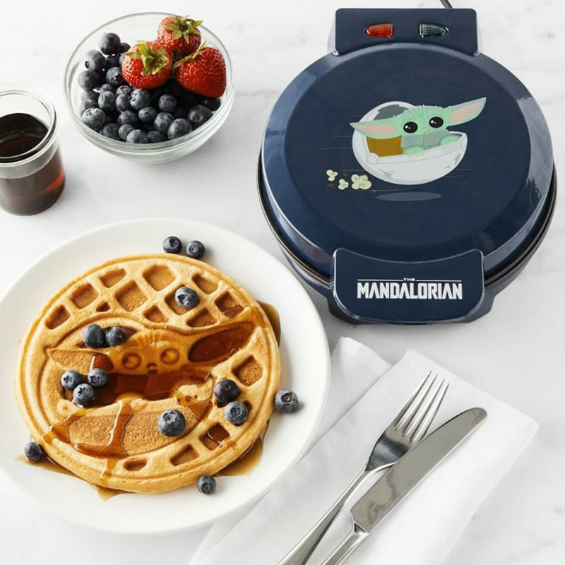 ディズニー スターウォーズ イウォーク ミニ ワッフルメーカー Uncanny Brands Star Wars Millennium Falcon Waffle Maker - Walmart.com