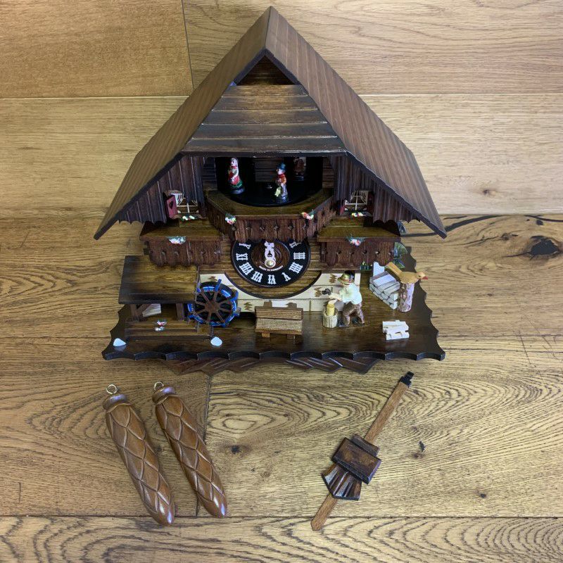 からくり時計ドイツ製鳩時計カッコウ時計コテージ水車12曲4704QMT-EngstlerBattery-operatedCuckooClock-FullSize