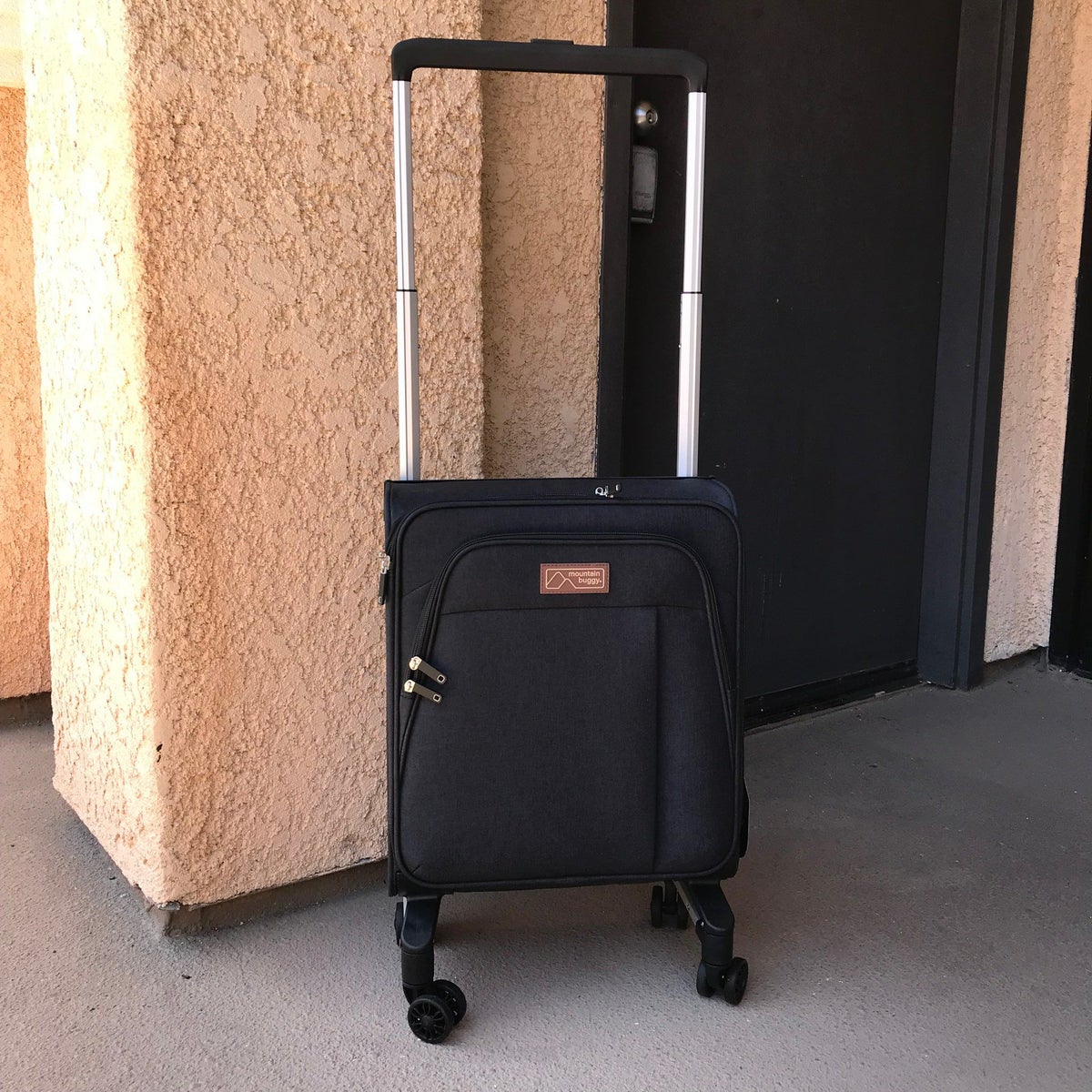 子供が乗れるスーツケース4輪幼児用トラベルシート付クッションベルトブラック旅行MountainBuggyskyrider