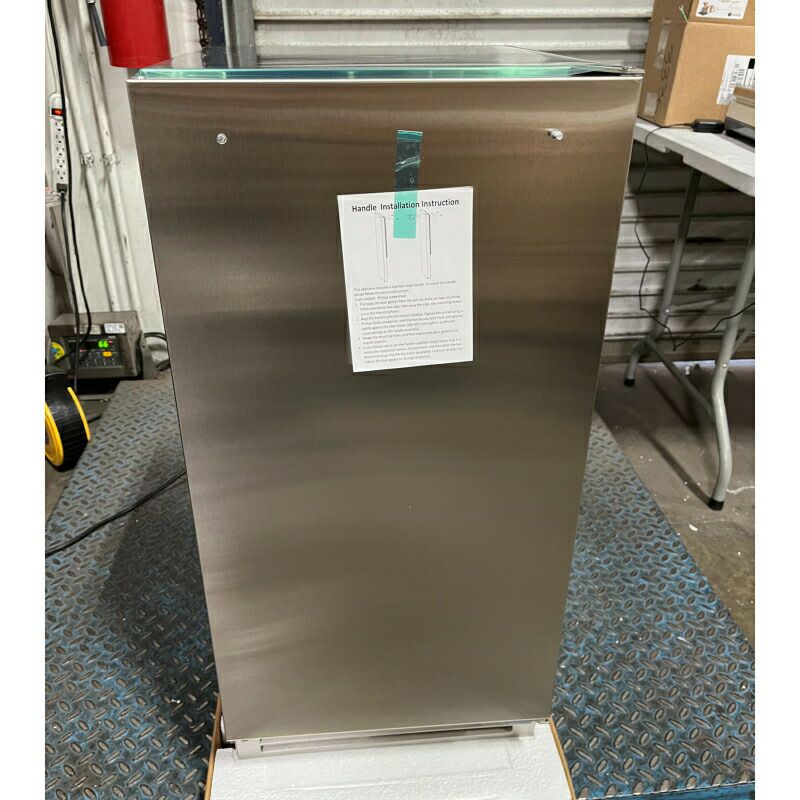 製氷機 1日11kg 屋外対応 排水不要 ビルトイン可 幅38cm ステンレス