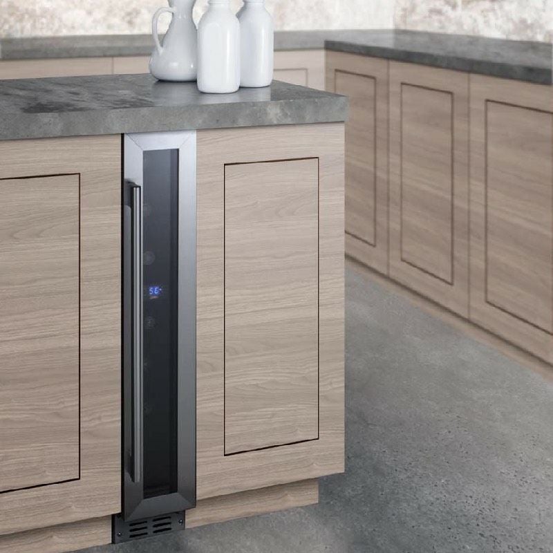ビルトインワインクーラー幅15cmガラスドア7ボトルSummitApplianceSWC007Commercial6"WideADACompliantBuilt-inUndercounterWineCellarwith7bottleCapacity?SWC007家電【代引不可】