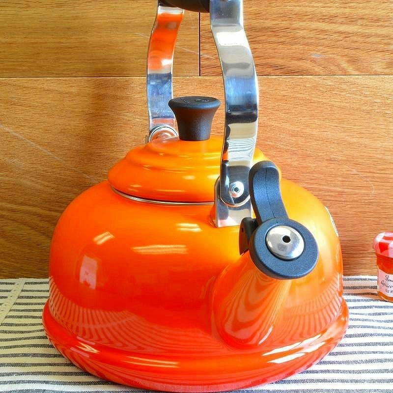 【送料無料】ルクルーゼクラシック笛吹きケトルヤカンオレンジフレイムLeCreuset1.8-QtEnamelonSteelClassicWhistlingTeakettleFlameQ3101-2【RCP】【バレンタイン】【景品】【節分】