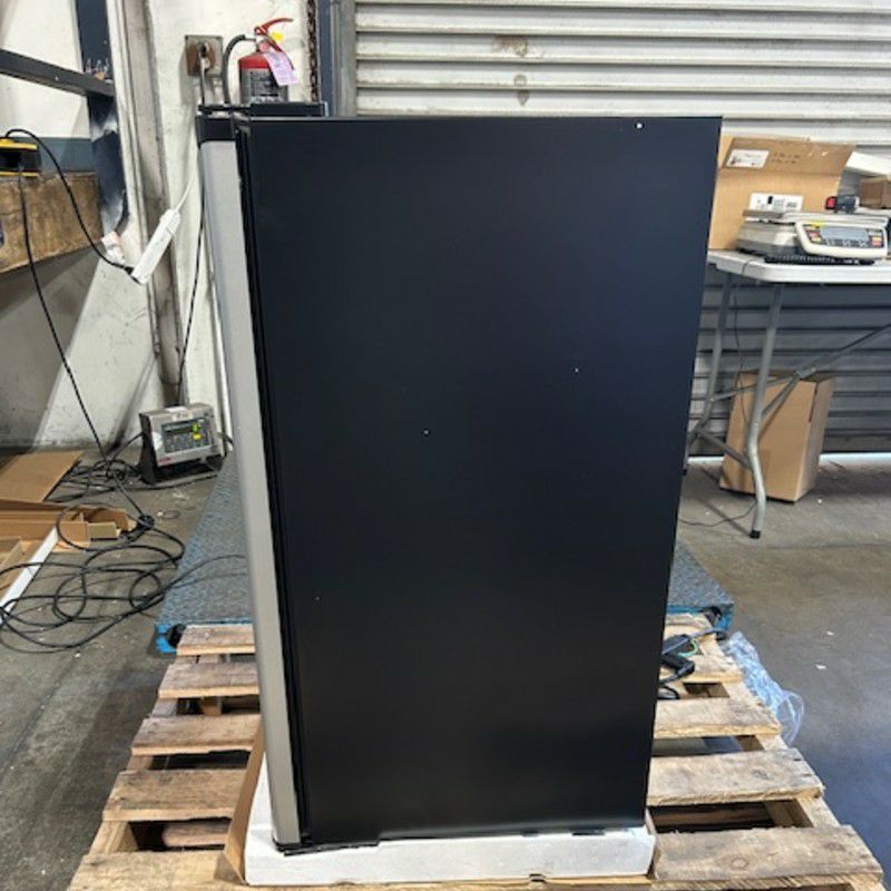 冷蔵庫冷凍庫ミニ90Lフリッジデール1ドアステンレスFrigidaireEFR3233.2cuftCompactFridge家電